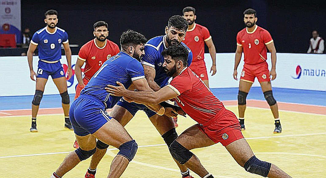 कबड्डी में रेड पॉइंट्स का जोड़ ताकत नहीं नापता — नीलामी की कीमतें उसी जोड़ पर बनती हैं
